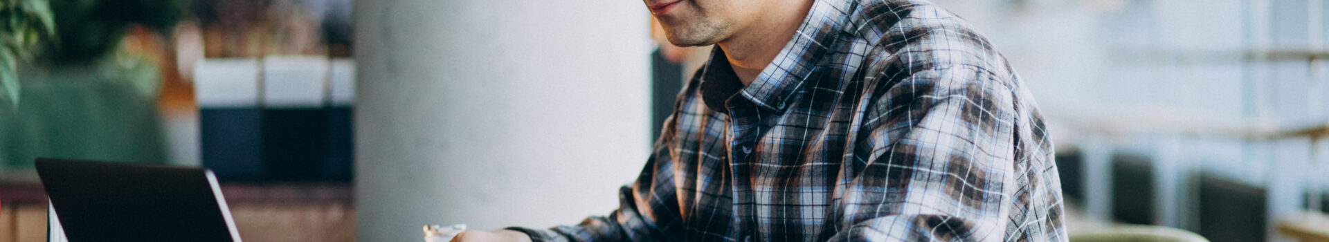 backgrond da página Liberdade para trabalhar na <em>gig economy</em>: o que isso significa?