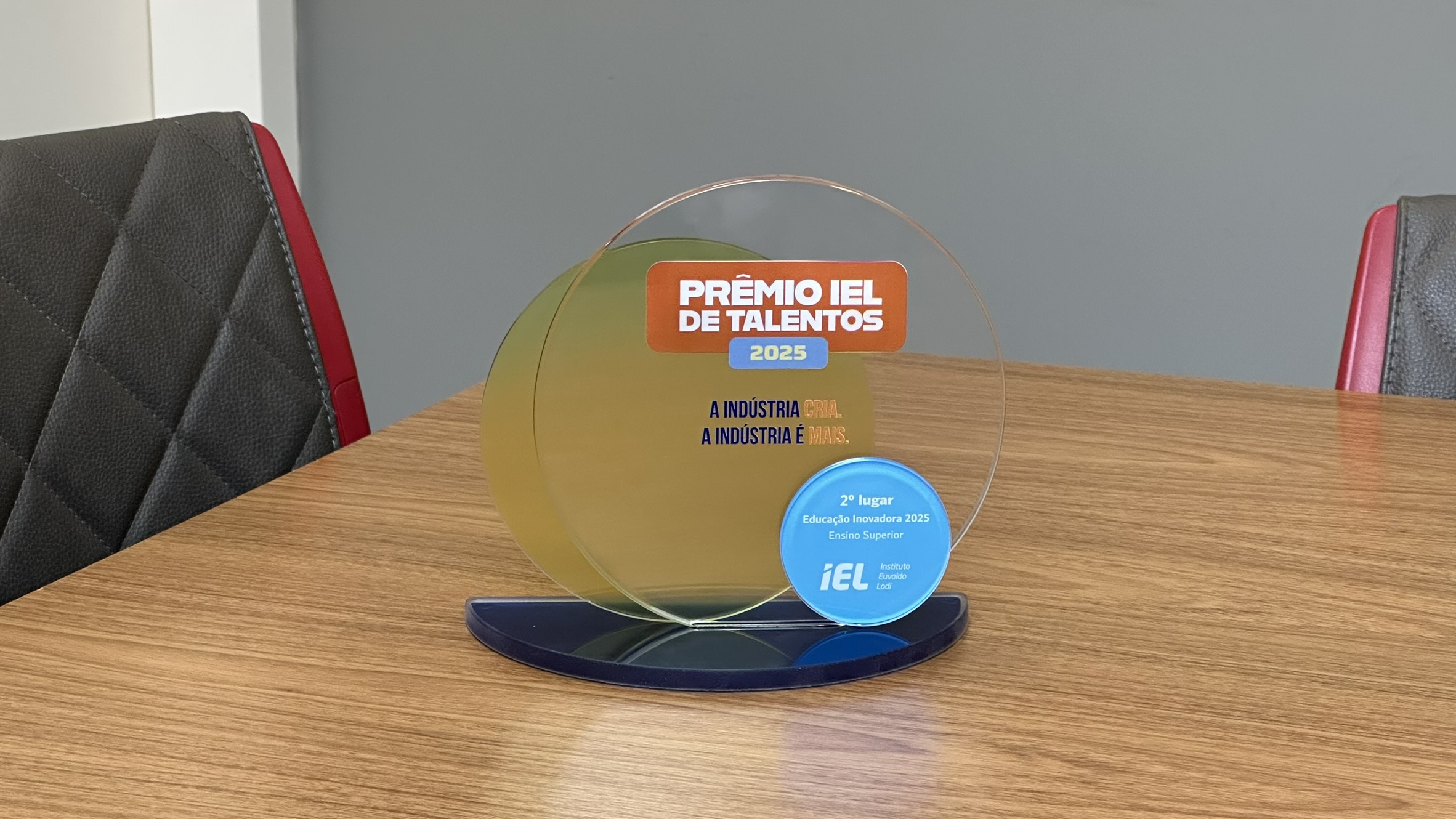 Troféu da etapa nacional do Prêmio IEL de Talentos 2025