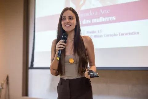 Bruna Lage apresenta trecho de seu livro